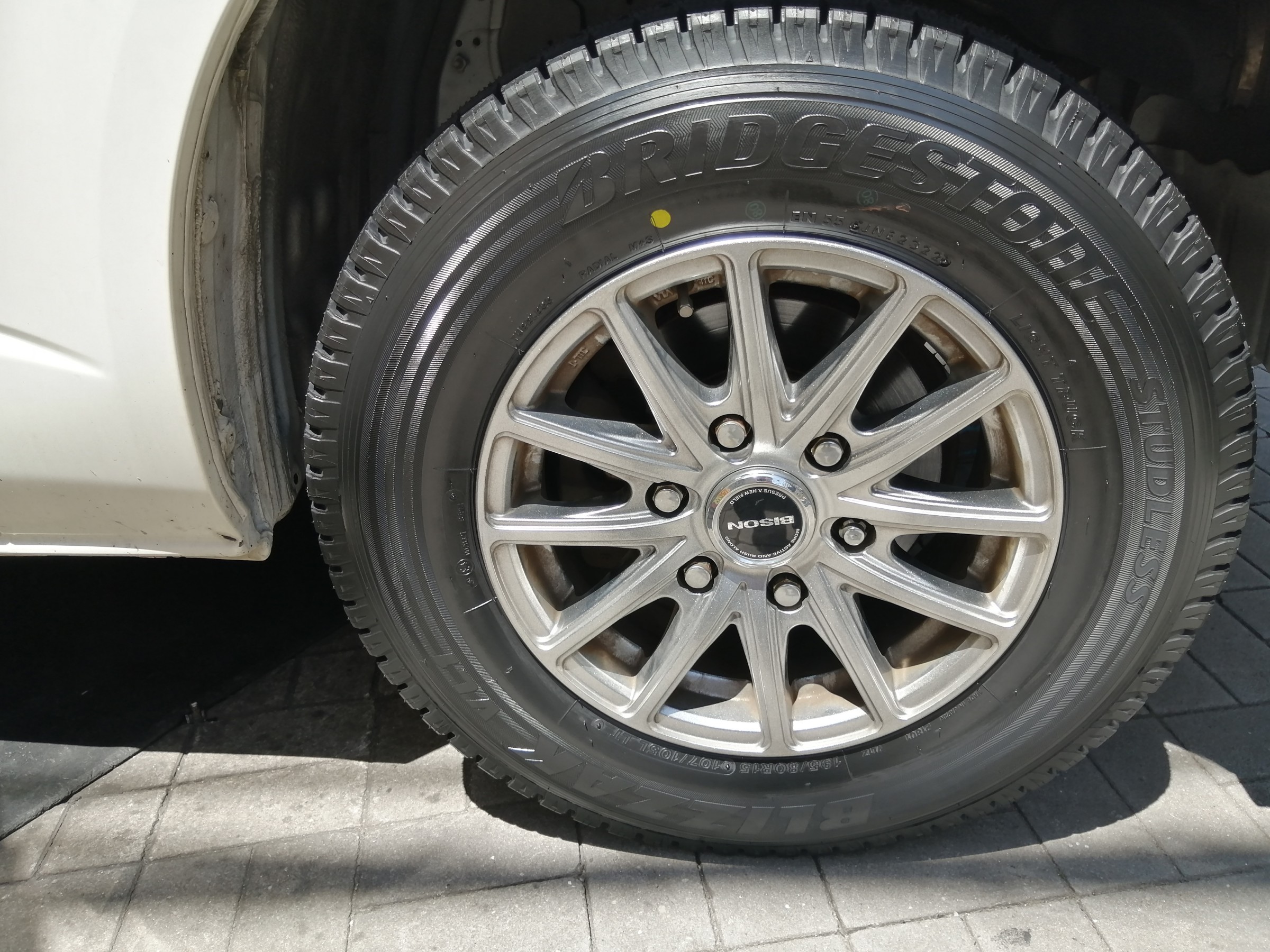 ハイエース純正15+195/80R15LT　スタッドレス　BS