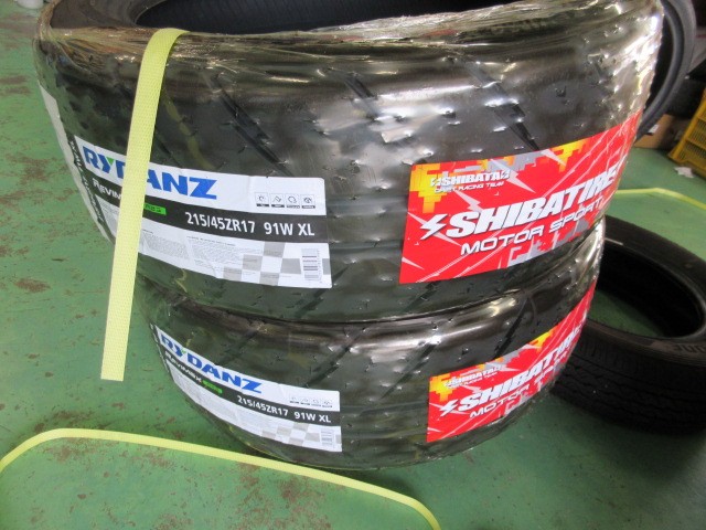 スポーツタイヤ 前後セット ZC33SスイフトスポーツにHKSハイパーマックスS＆グラムライツ57