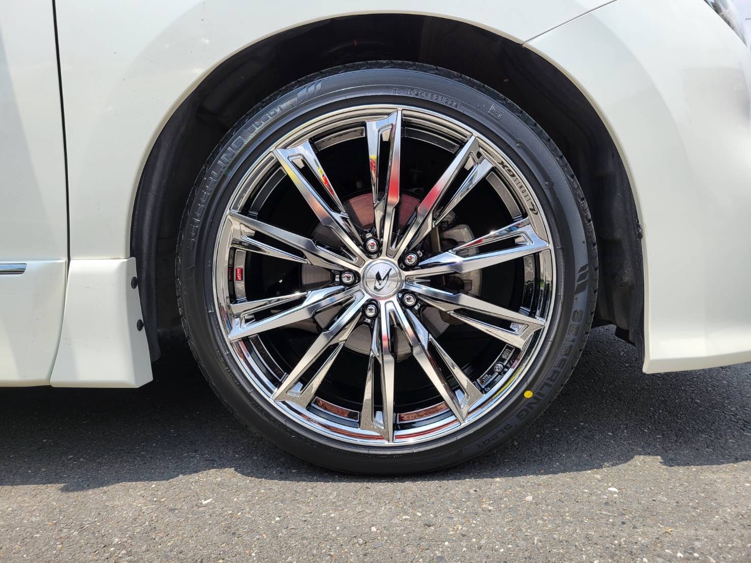 Wedsレオニス 19x8J レグノタイヤ付き！E52エルグランド等に！