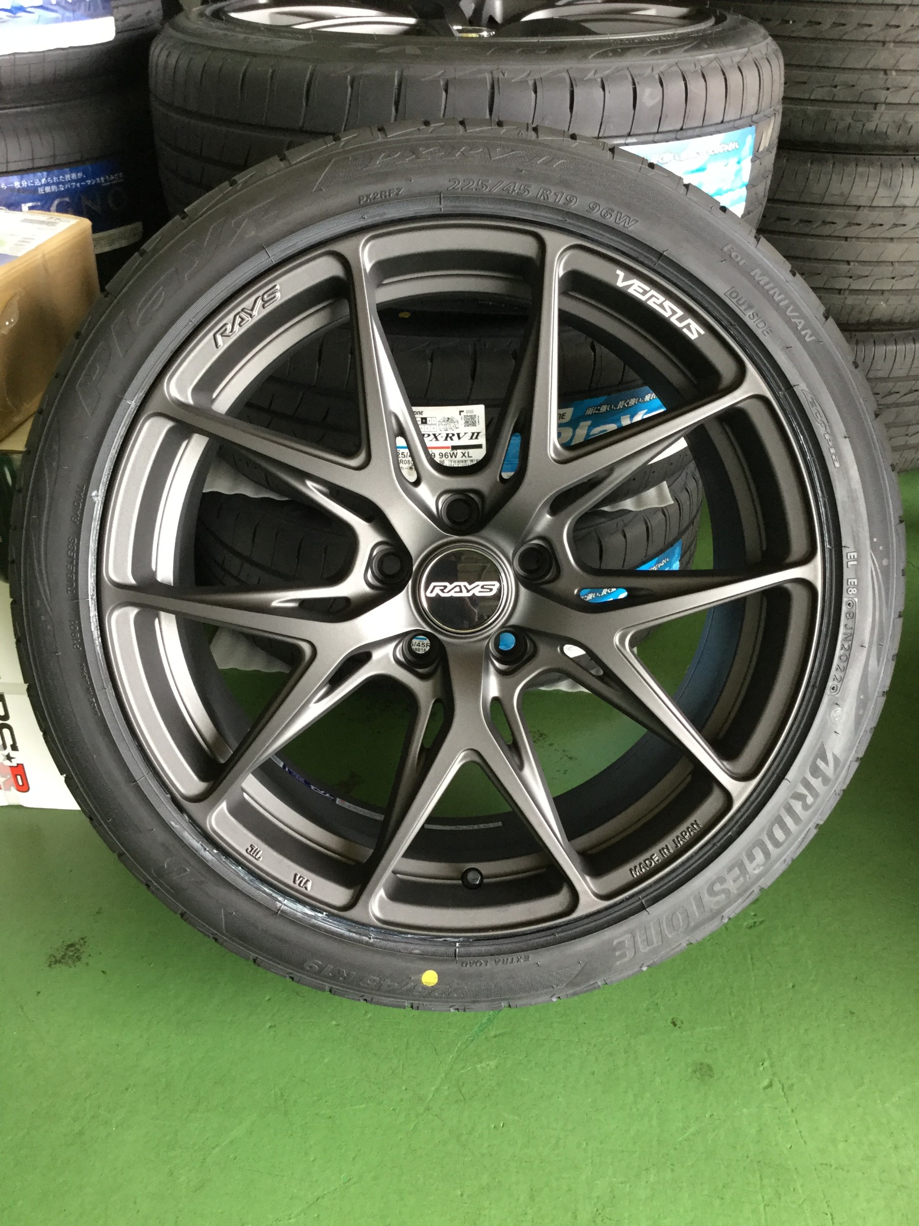 レイズ製 ベルサスVV21S 19インチ!!! | ホンダ オデッセイ | スタッフ