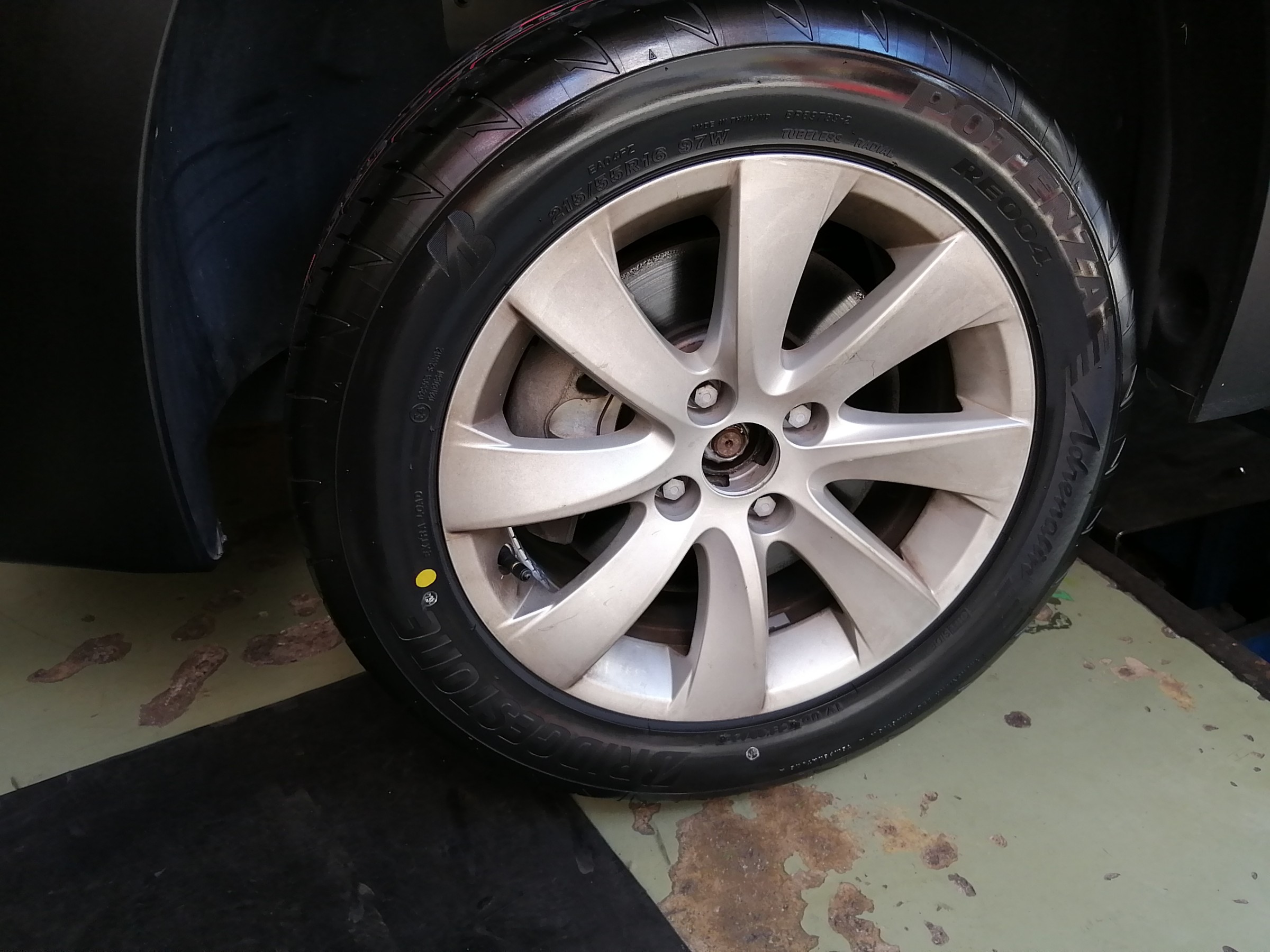 シトロエンC4ピカソ スタッドレス+ホイール4本セット5分以上