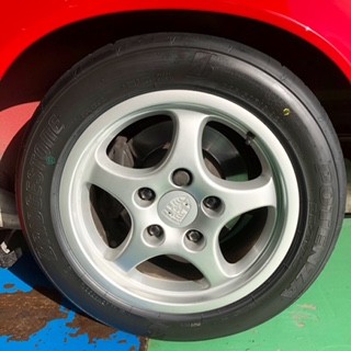 ポルシェ・カレラ2（964）リヤタイヤ交換 | ポルシェ 911