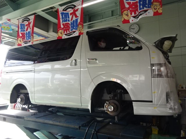 ハイエースの車検整備 コペンのオイル交換 アルト車検整備 ステップワゴンパンク修理 トヨタ ハイエース メンテナンス商品 バッテリー その他メンテナンス関連 車検 スタッフ日記 ミスタータイヤマン M Tech ブリヂストンのタイヤ専門店 ミスタータイヤマン