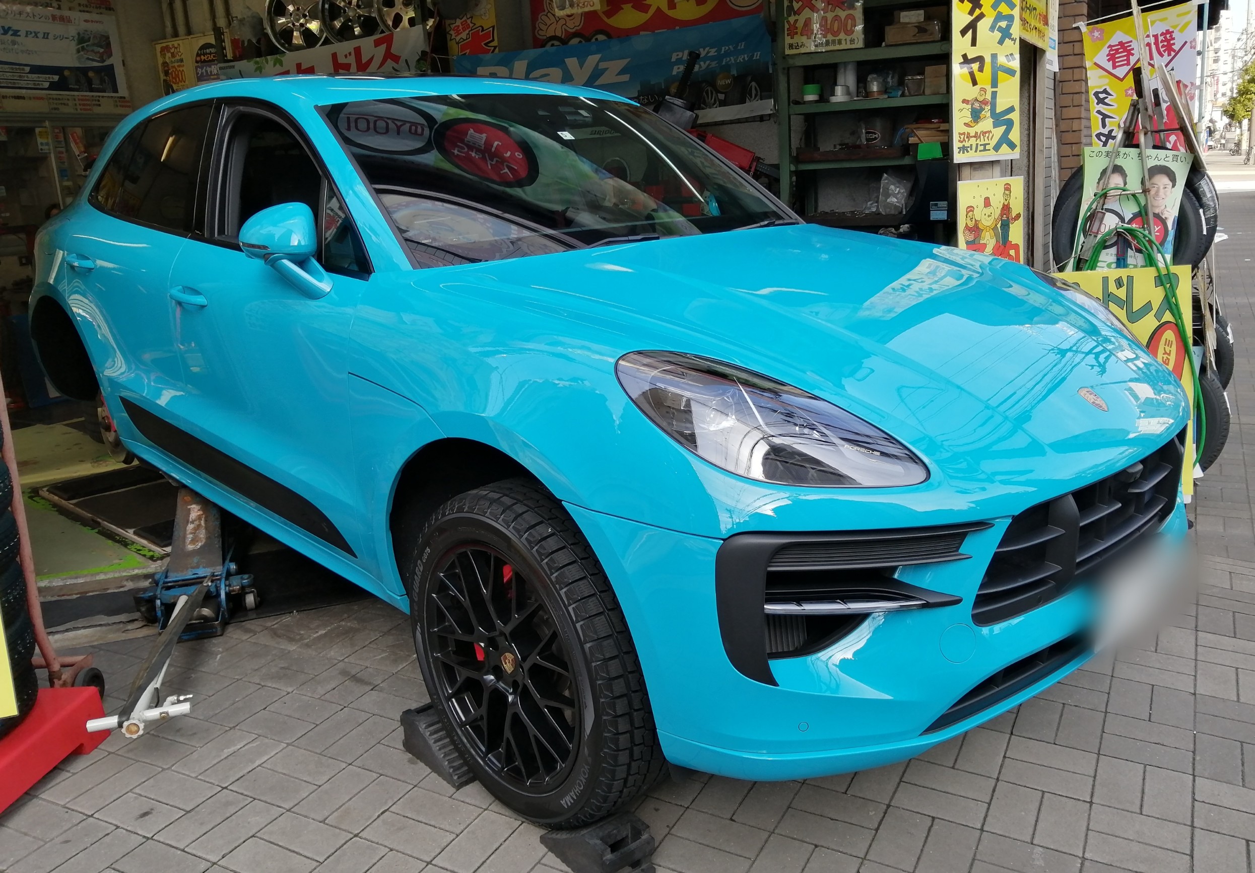 ポルシェ マカンGTS スタッドレス ポルシェ マカンGTS タイヤ交換 (^-^*) | ポルシェ タイヤ | スタッフ