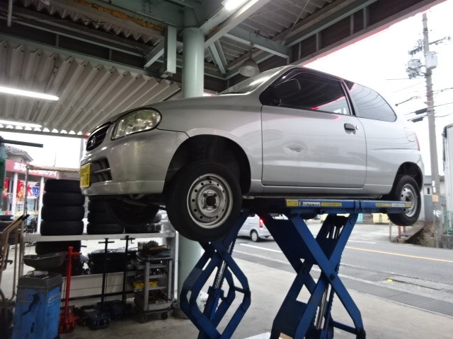 Ha23vアルトバンのセンターマフラー交換 現行ルーミーにパワコン ミライース車検 スズキ アルトワークス4wd その他 カー用品取付 マフラー類取付 スタッフ日記 ミスタータイヤマン M Tech ブリヂストンのタイヤ専門店 ミスタータイヤマン