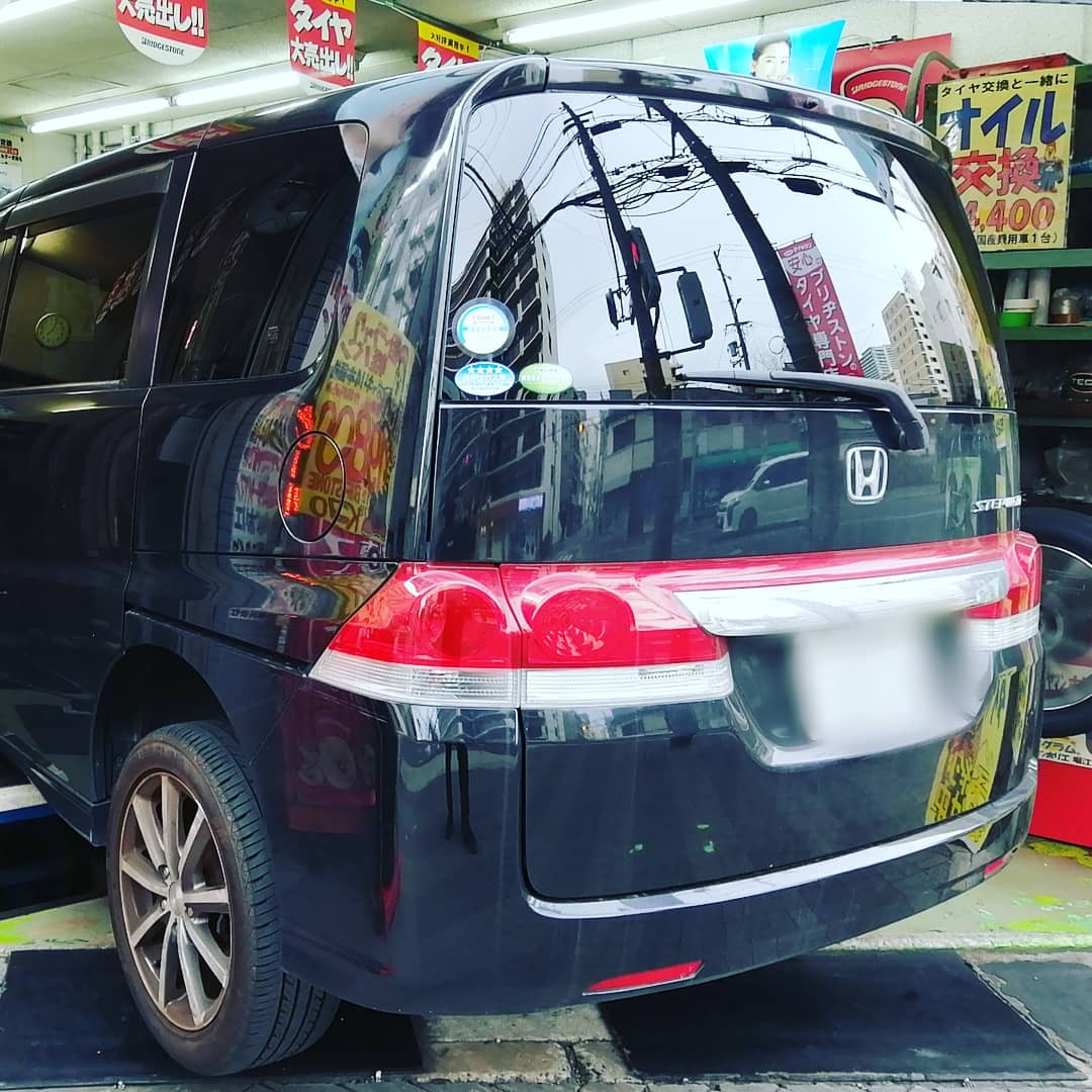 ホンダ ステップワゴン タイヤ交換 ﾉ W ﾉ ホンダ ステップワゴン タイヤ スタッフ日記 ミスタータイヤマン ホリエ 大阪府 和歌山県のタイヤ カー用品ショップ ブリヂストンのタイヤ専門店 ミスタータイヤマン