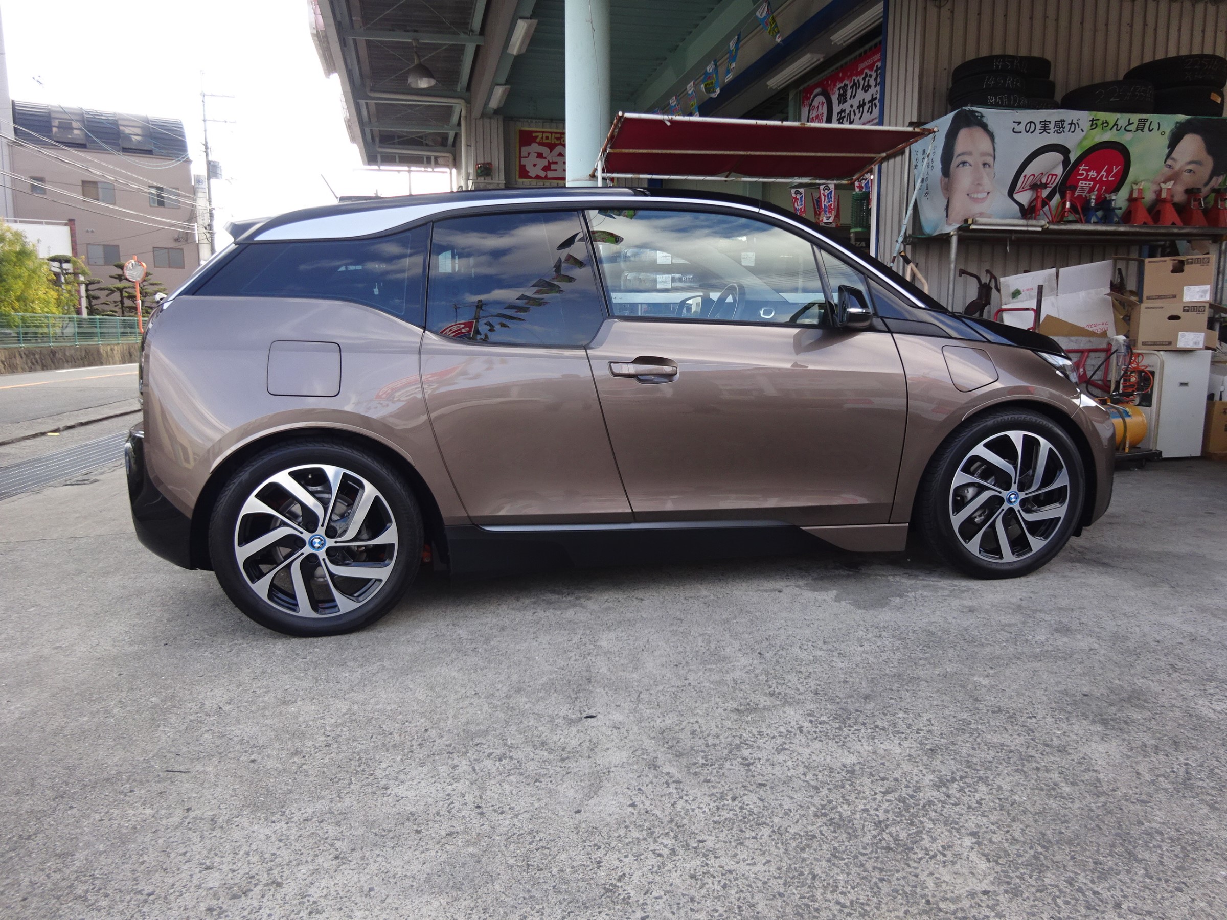 Bmw I3の車高下げ アクアのフェンダー折り ８６後期車高下げ デェイズ車検整備です Bmw M3 メンテナンス商品 カー用品取付 足回り関係取付 スタッフ日記 ミスタータイヤマン M Tech ブリヂストンのタイヤ専門店 ミスタータイヤマン