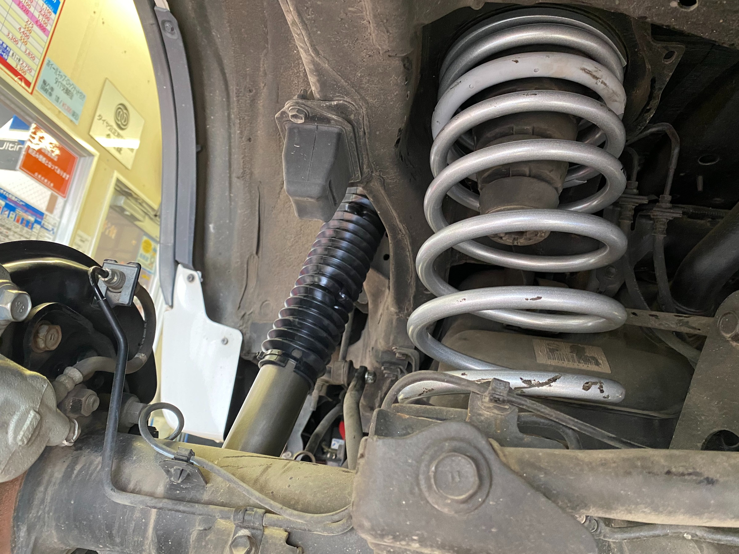 プラド150さん ローダウンしちゃいました トヨタ ランドクルーザー その他 カー用品取付 足回り関係取付 彰の営業日誌 ミスタータイヤマン 広尾 北海道のタイヤ カー用品ショップ ブリヂストンのタイヤ専門店