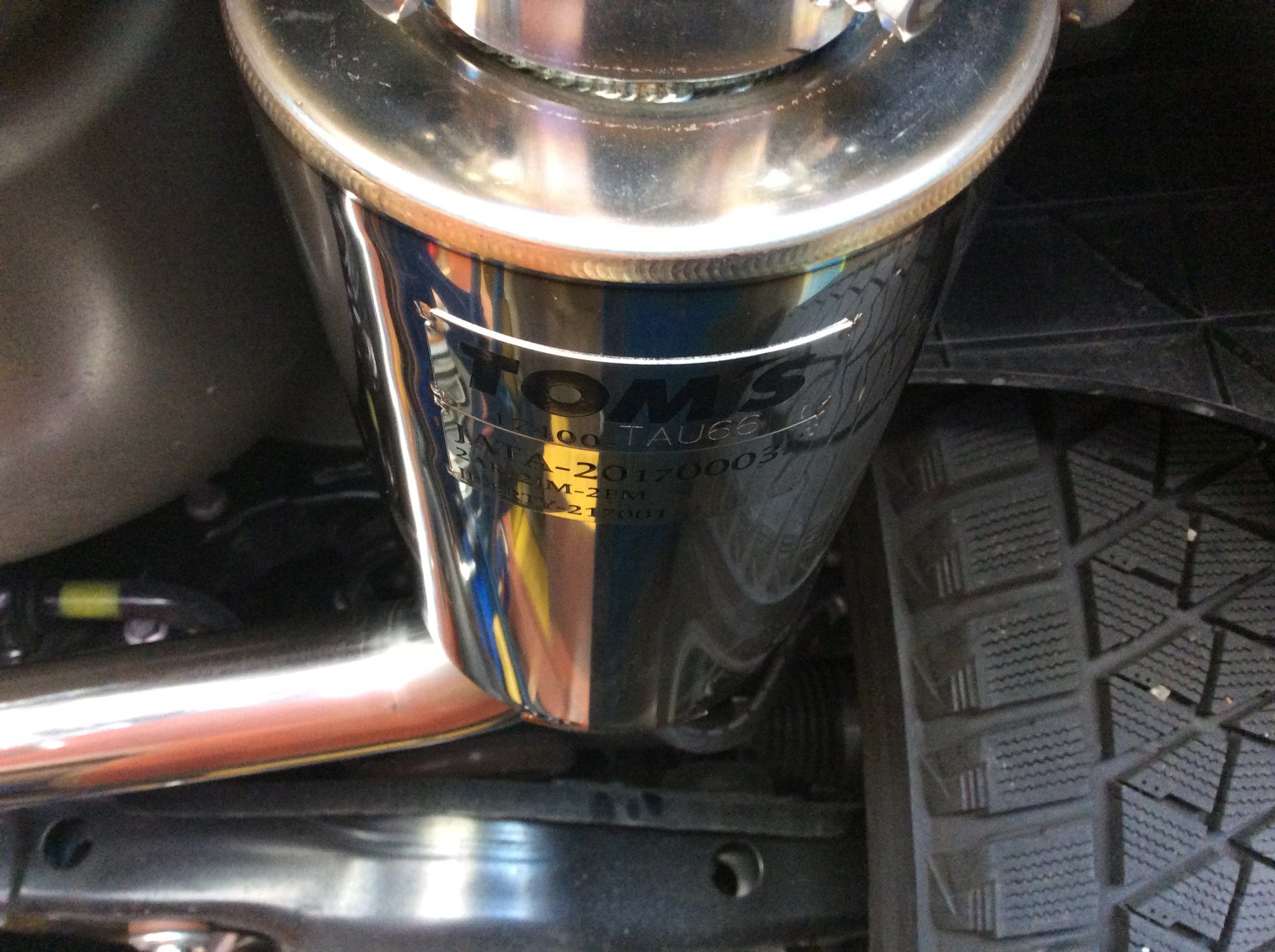 トムスのプレートもしっかり付いております