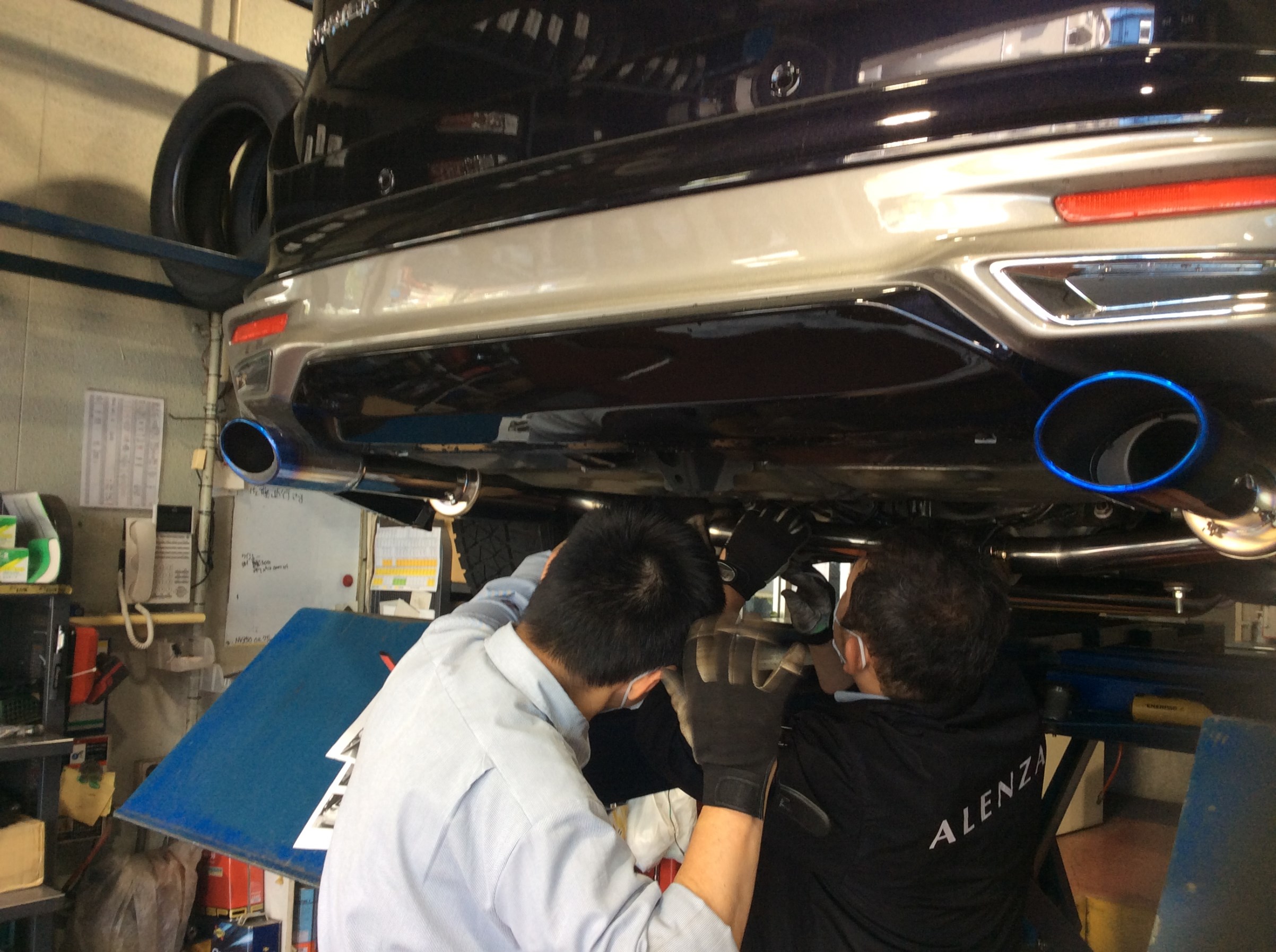 二人がかりで位置出ししながらー