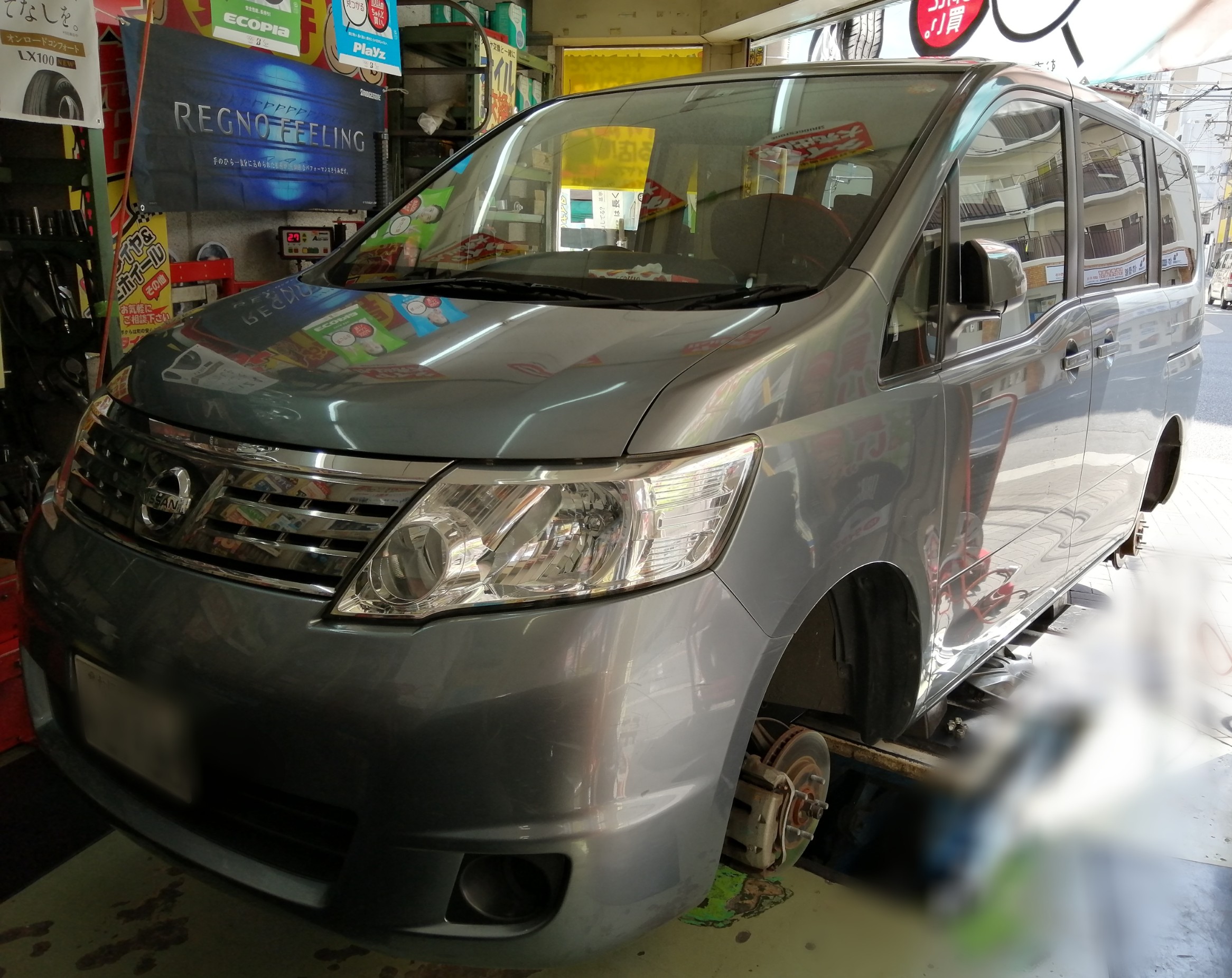 日産 セレナ タイヤ交換 日産 セレナ タイヤ スタッフ日記 ミスタータイヤマン ホリエ 大阪府 和歌山県のタイヤ カー用品ショップ ブリヂストンのタイヤ専門店 ミスタータイヤマン