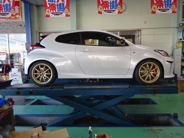 Grヤリス アライメント調整です トミーカイラ その他 タイヤ ホイール関連 アライメント調整 スタッフ日記 ミスタータイヤマン M Tech ブリヂストンのタイヤ専門店 ミスタータイヤマン