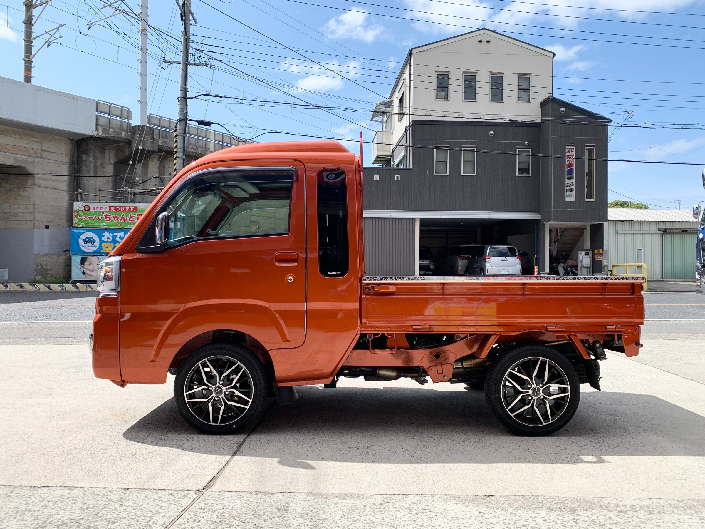 軽トラ 箱バンもカスタムする人増えてます スタッフ日記 ミスタータイヤマン まんが 大阪府 和歌山県のタイヤ カー用品ショップ ブリヂストンのタイヤ専門店