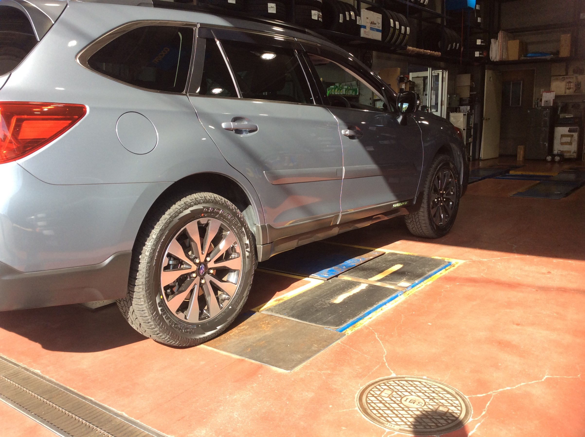 レガシィアウトバック リフトアップスペーサー取り付け スバル レガシィ その他 カー用品取付 足回り関係取付 技術 サービス ミスタータイヤマン 昭島 東京都のタイヤ カー用品ショップ ブリヂストンのタイヤ専門店