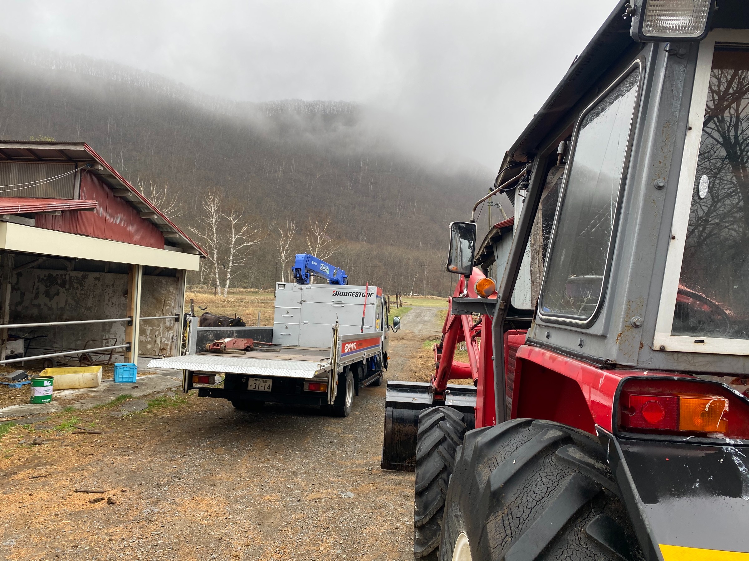 早朝から出張サービス作業 トラクターさんのパンク修理 その外サービス 出張サービス 彰の営業日誌 ミスタータイヤマン 広尾 北海道の タイヤ カー用品ショップ ブリヂストンのタイヤ専門店