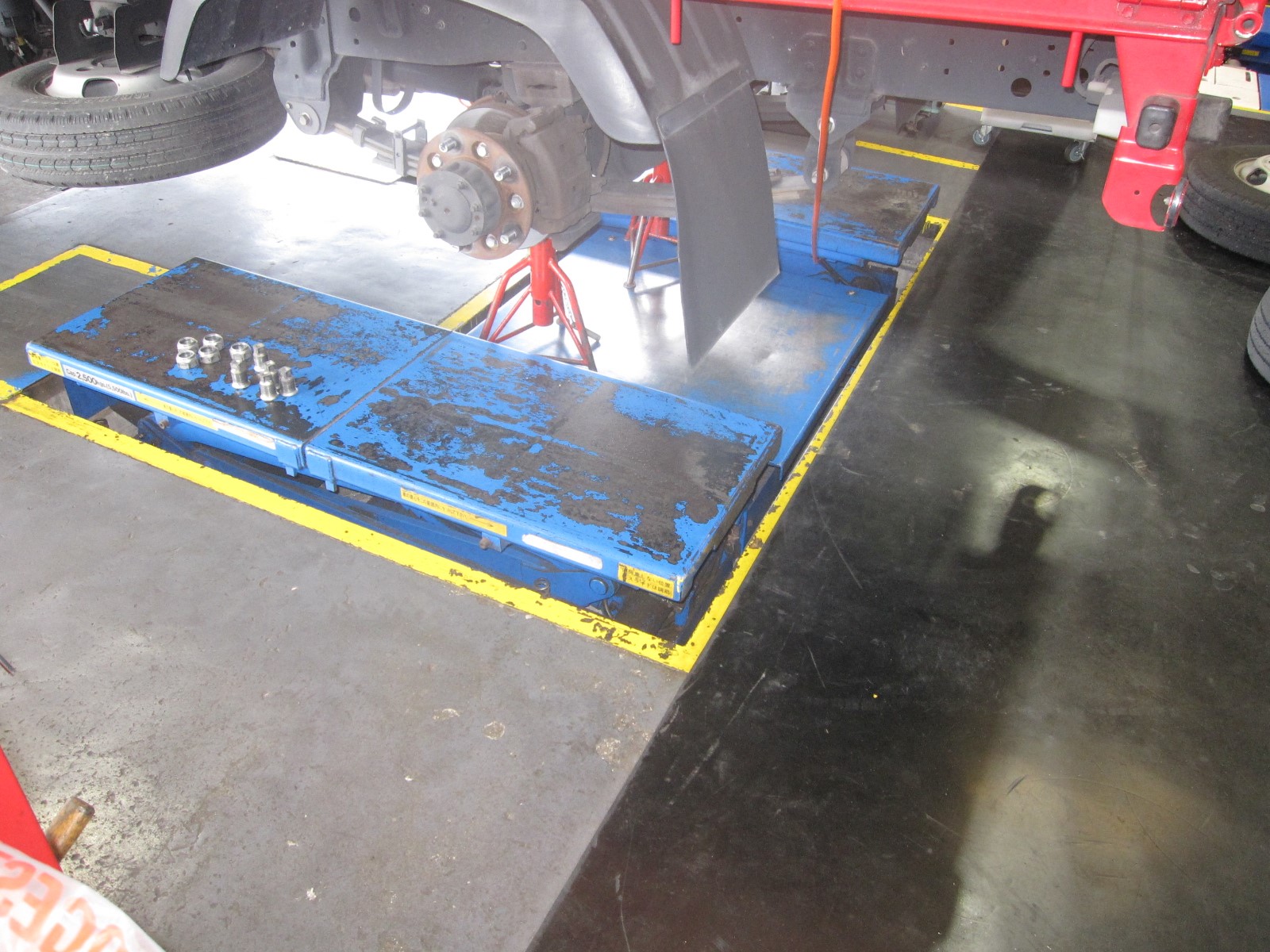 小型トラックのタイヤ交換