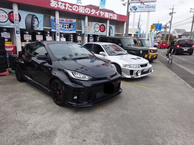 真っ黒grヤリスのステアリング交換 ステアリングスイッチ移設 トヨタ その他 スタッフ日記 ミスタータイヤマン M Tech ブリヂストンのタイヤ専門店 ミスタータイヤマン