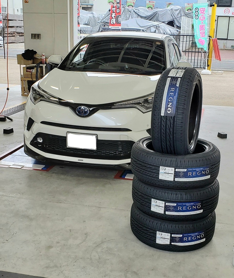 Ch R タイヤ交換 トヨタ C Hr タイヤ タイヤ ホイール関連 乗用車用タイヤ交換 作業紹介 情報日誌 ミスタータイヤマン 桜井 奈良県のタイヤ カー用品ショップ ブリヂストンのタイヤ専門店