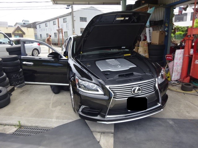 レクサスLS460・600ｈにエアサスコントローラ取り付け・ヤマハバイク