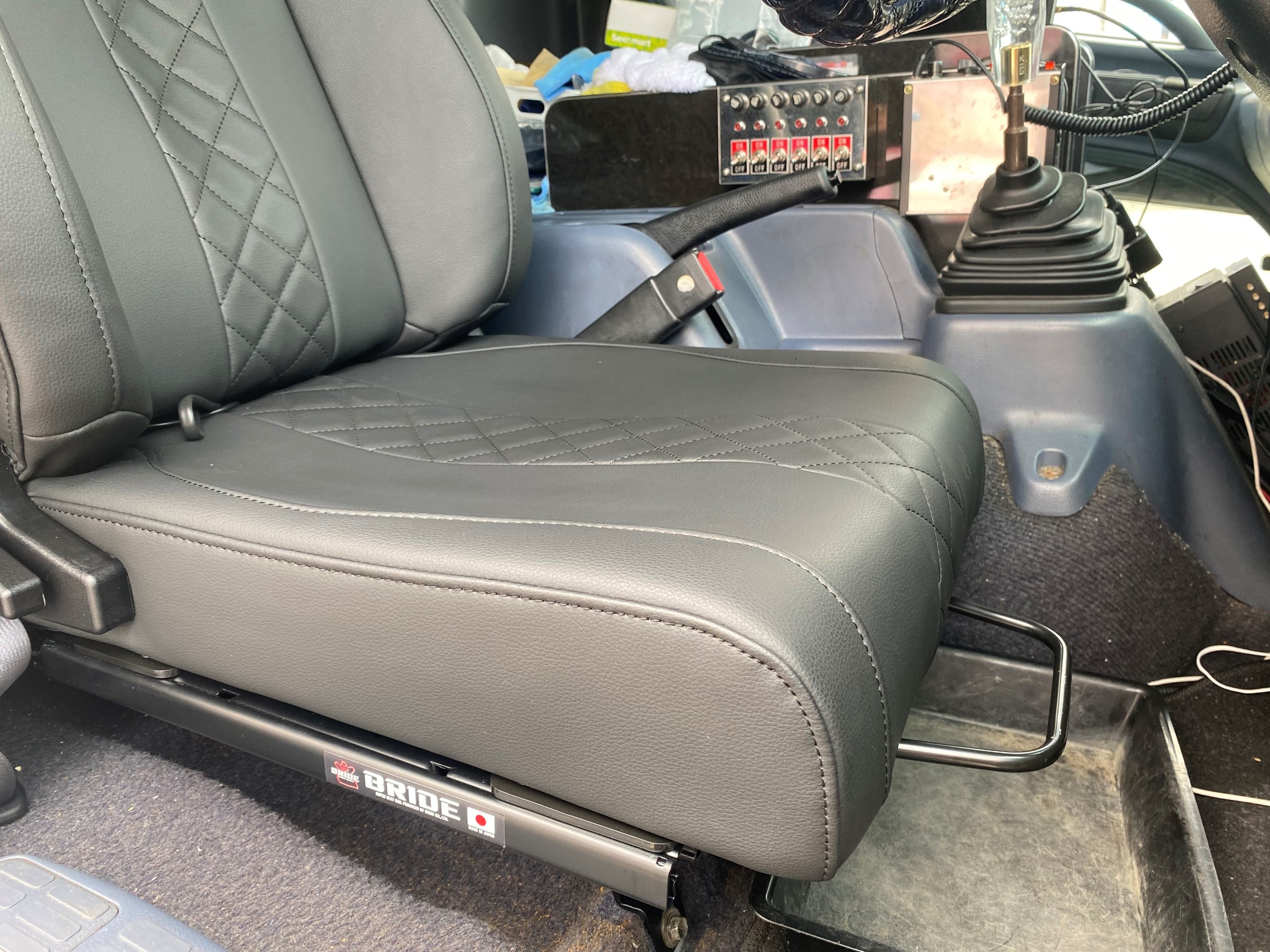 初めてのお仕事 トラックのシート交換 ブリッド Zaou その他 彰の営業日誌 ミスタータイヤマン 広尾 北海道のタイヤ カー用品ショップ ブリヂストンのタイヤ専門店