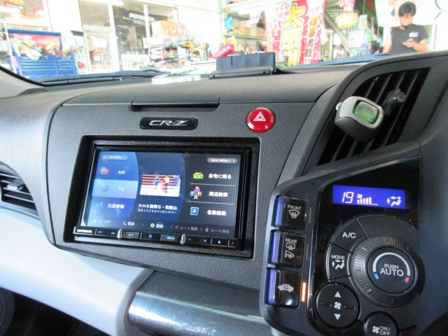 Cr Zにナビゲーション取り付けとプラグ交換 ホンダ Cr Z Av ナビ機器 カー用品取付 各社ナビゲーション取付 スタッフ日記 ミスタータイヤマン M Tech ブリヂストンのタイヤ専門店 ミスタータイヤマン