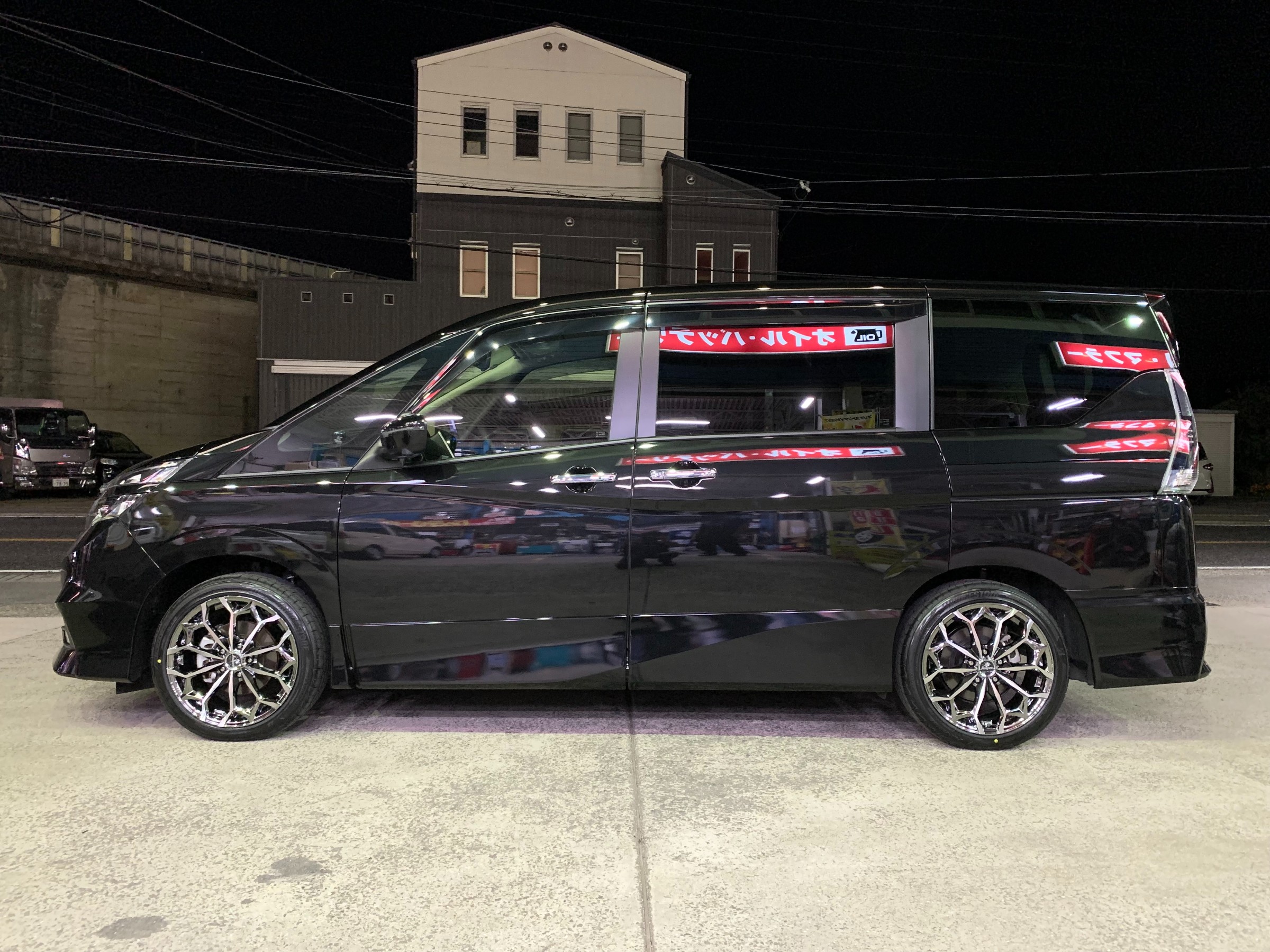 くるりん様　JSブラック38 I様 セレナ | その他 | 商品情報 | ミスタータイヤマン まんが | 大阪