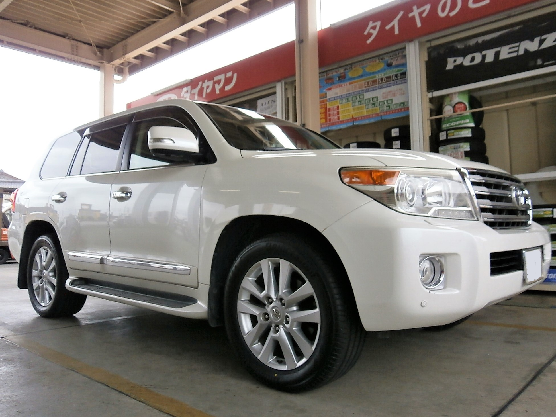 トヨタ ランドクルーザーにALENZA 001を装着 | トヨタ