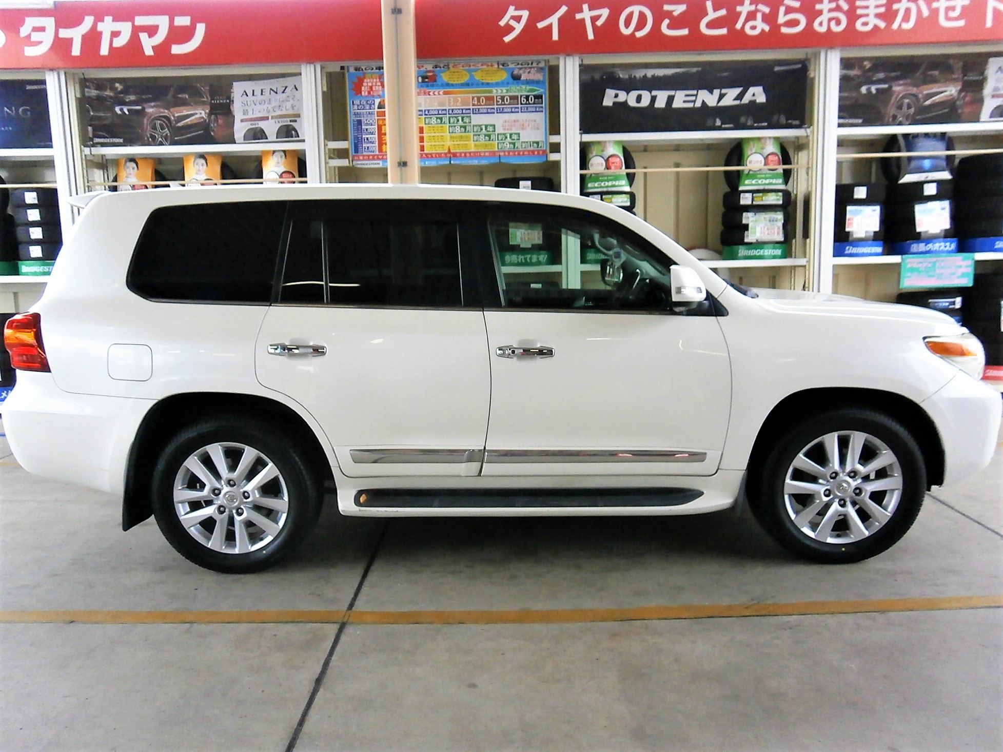 トヨタ ランドクルーザーにALENZA 001を装着 | トヨタ
