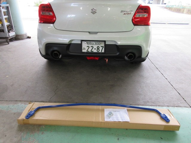 デモカーZC33Sスイフトスポーツにクスコのリアスタビライザー装着
