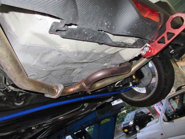 ZC33Sスイフトスポーツにクスコのリアスタビライザー接触