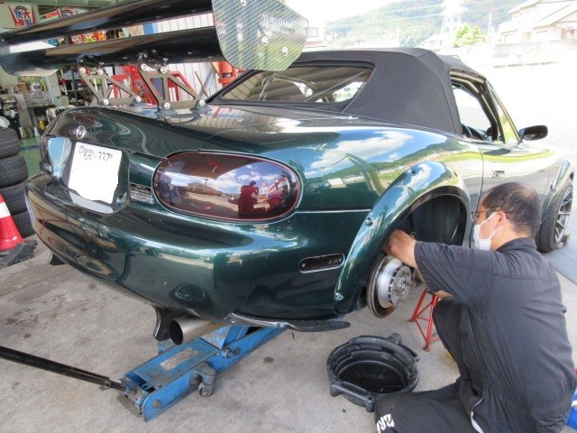 NB８C改ロードスターのブレーキキャリパーOH・インプレッサスポーツに