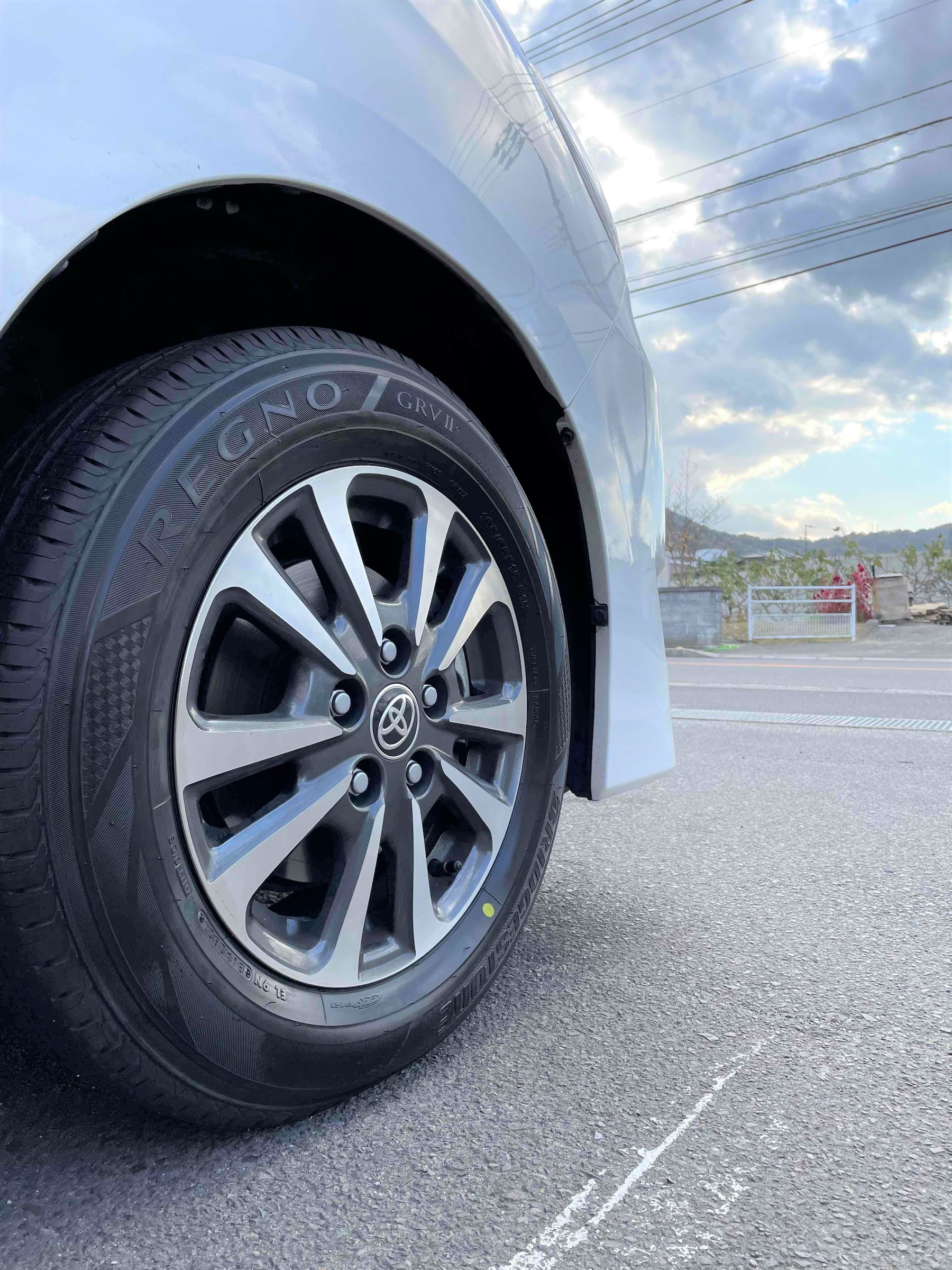 エスクァイア　タイヤホイール　レグノ エスクァイアタイヤホイールレグノ