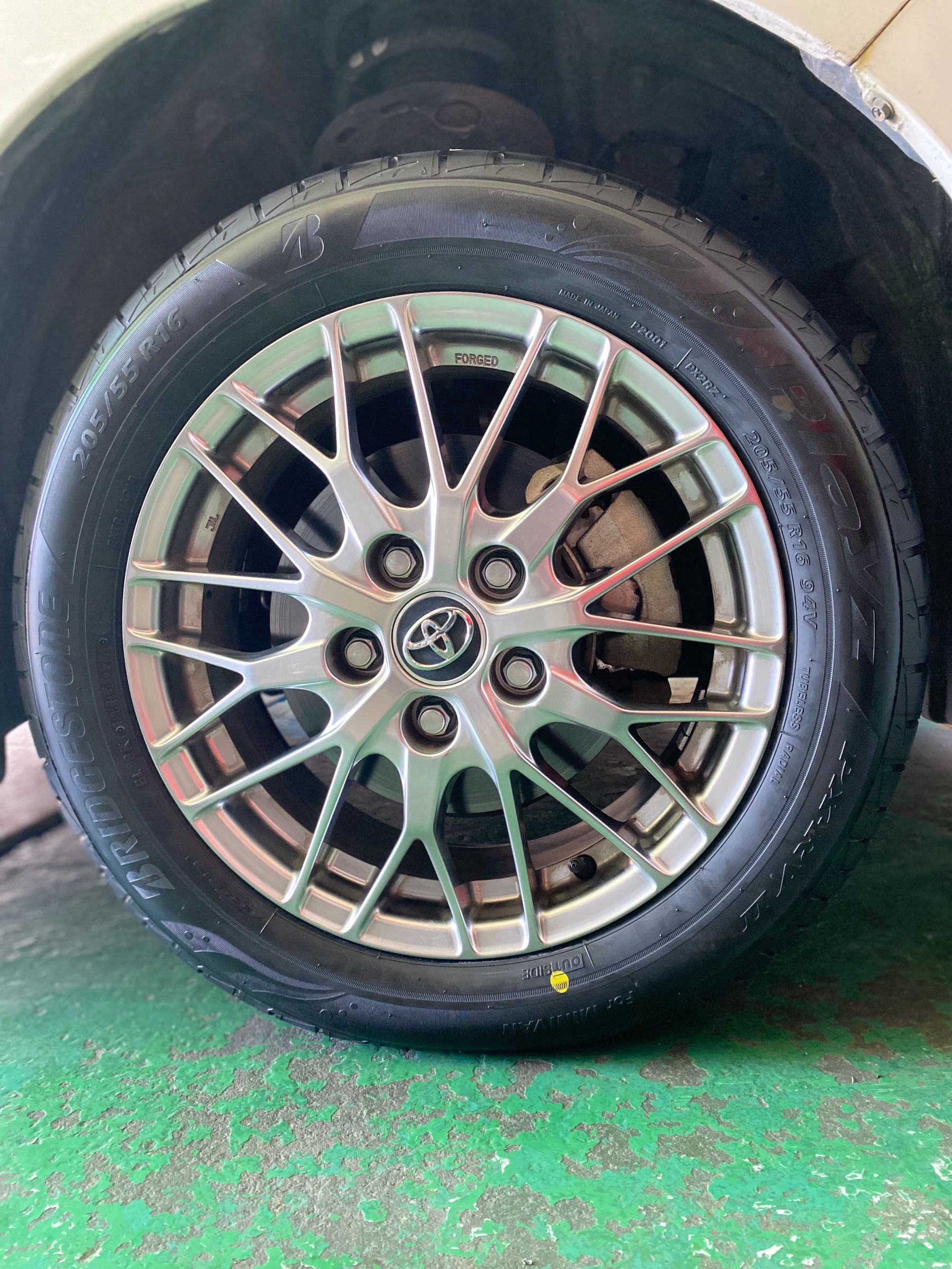 ヴォクシー タイヤ交換 とお知らせ スタッフ日記 ミスタータイヤマン しばやま 茨城県のタイヤ カー用品ショップ ブリヂストンのタイヤ 専門店