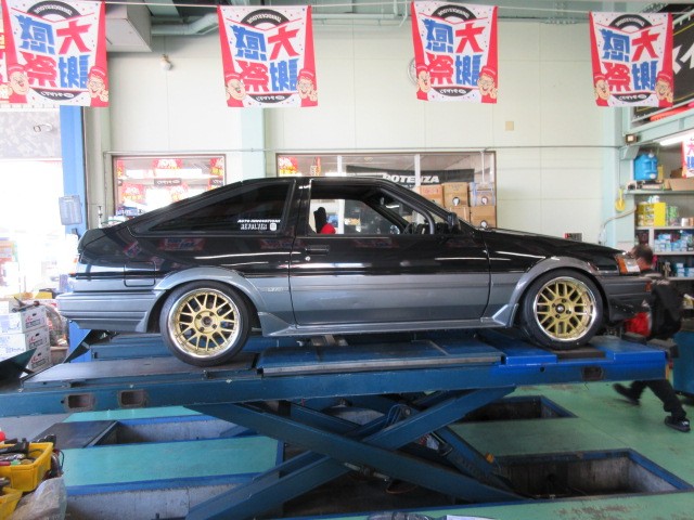 AE86改にRE71RS・大量配達完了・ロードサービスにてエルグランド