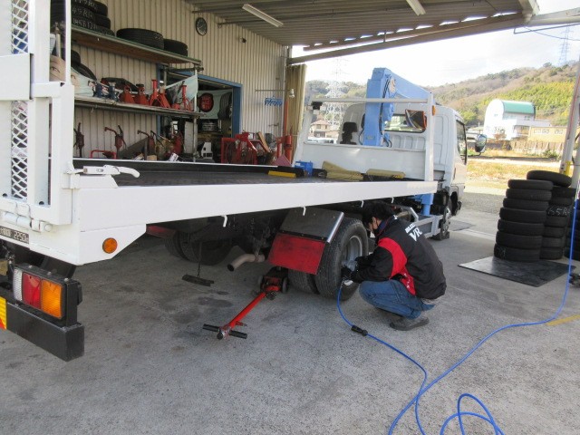 積載車のオイル交換 パッカー車のタイヤ交換 ボルボ N Box エボリューション５のタイヤ交換 三菱 キャンター タイヤ タイヤ ホイール関連 商用車用タイヤ交換 スタッフ日記 ミスタータイヤマン M Tech ブリヂストンのタイヤ専門店 ミスタータイヤマン