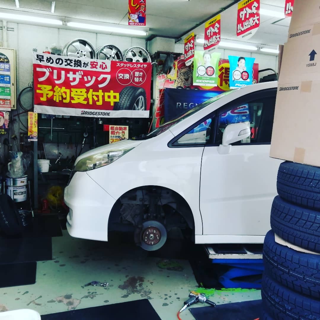 ホンダ ステップワゴン タイヤ交換 W ホンダ ステップワゴン タイヤ スタッフ日記 ミスタータイヤマン ホリエ 大阪府 和歌山県のタイヤ カー用品ショップ ブリヂストンのタイヤ専門店 ミスタータイヤマン