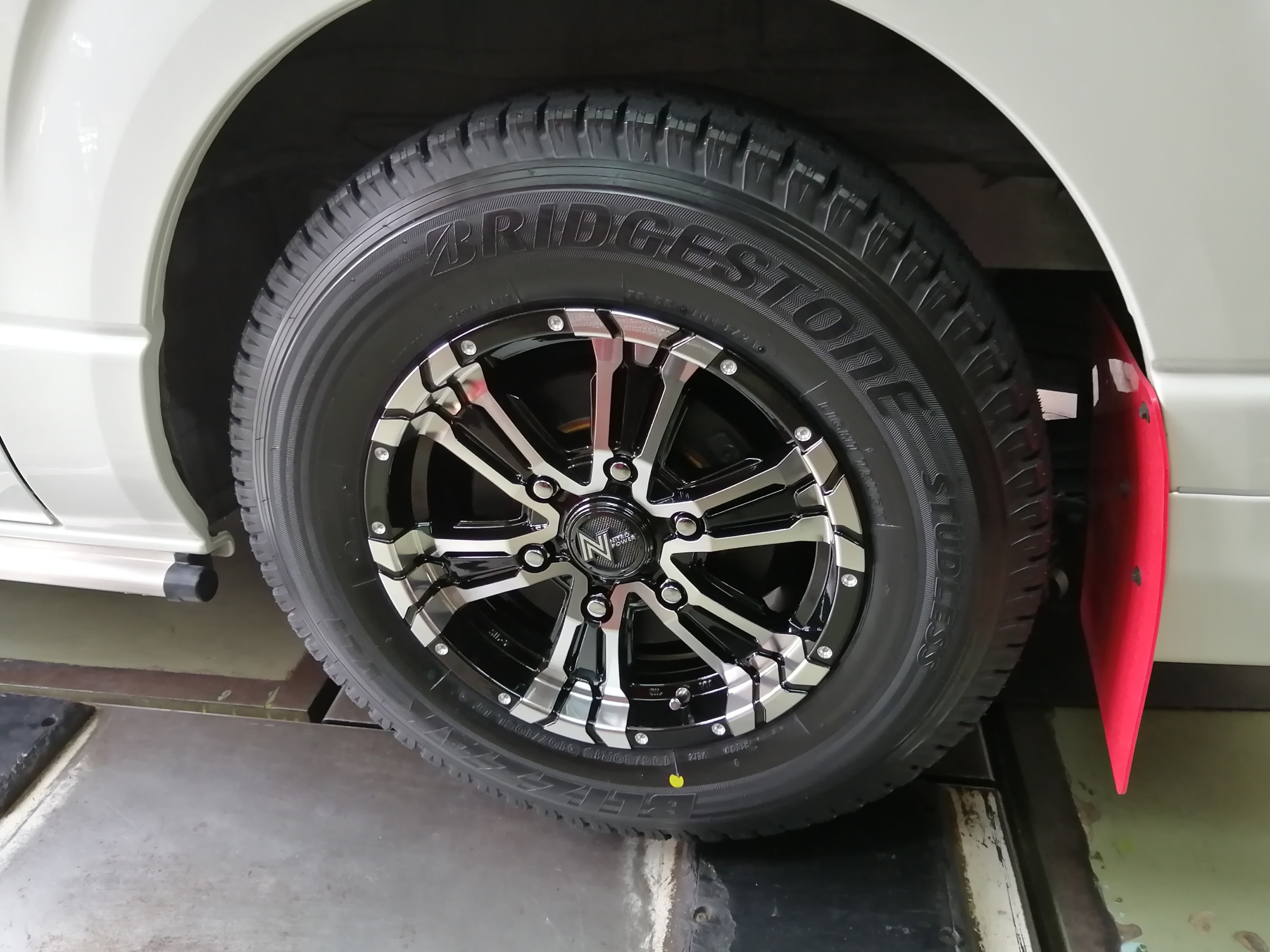 ハイエース純正15+195/80R15LT　スタッドレス　BS