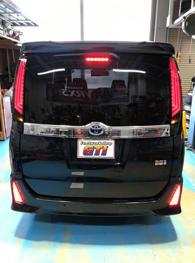 VOXY煌3 テール交換＆リフレクター取付け | トヨタ ヴォクシー その他