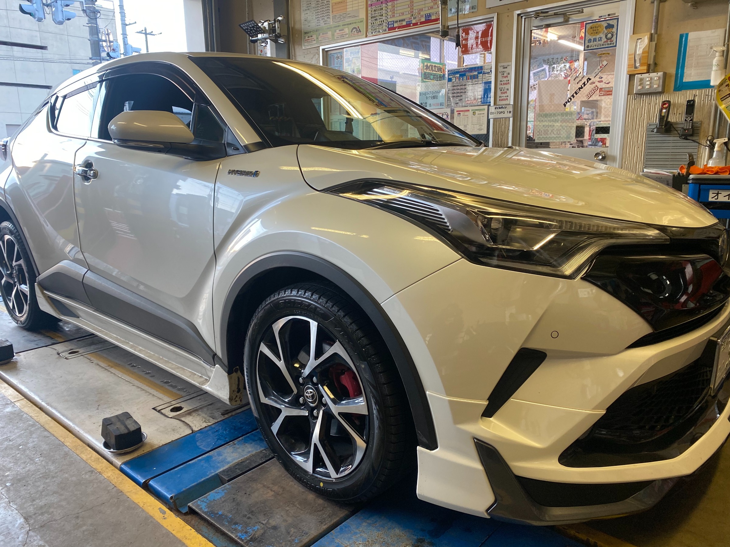 22年製 BLIZZAK VRX3 トヨタクラウン210系外し残溝7〜8分山 新型クラウンにBLIZZAK VRX3 ＆ アルミホイール装着