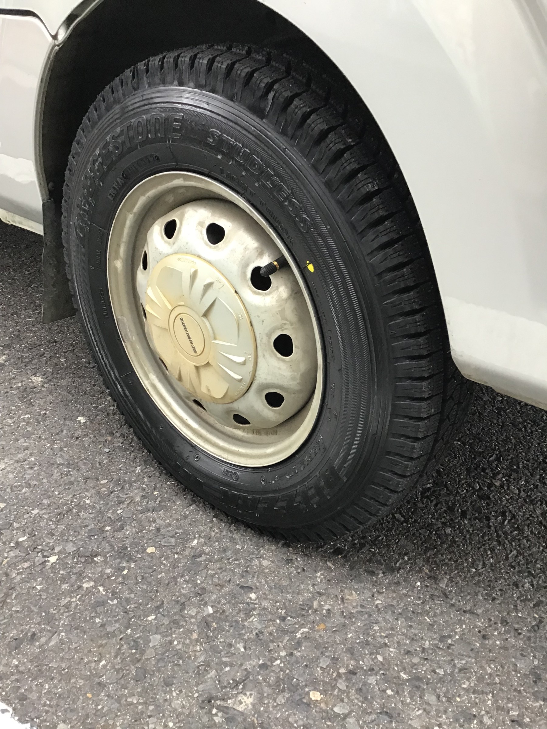 日産 軽自動車タイヤ4本セット タイヤの溝まだまだあります