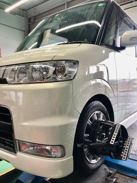 タント カスタムのホイールアライメント調整 ダイハツ タントカスタム メンテナンス商品 タイヤ ホイール関連 アライメント調整 スタッフ日記 ミスタータイヤマン 松山平井 愛媛県のタイヤ カー用品ショップ ブリヂストンのタイヤ専門店