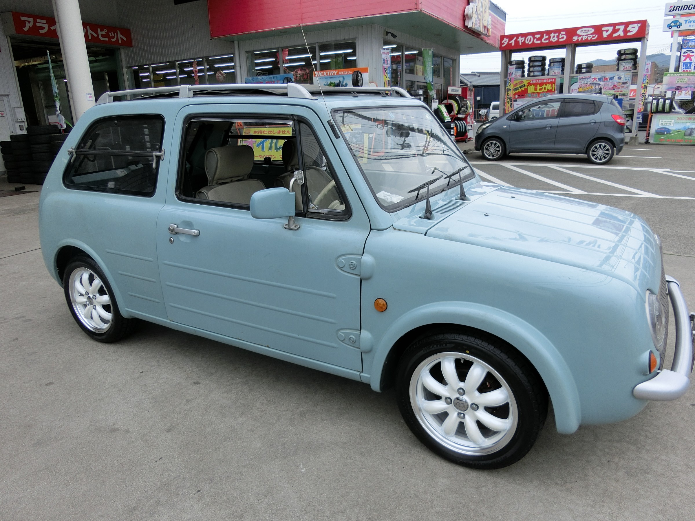 日産パオという車。 日産 ホイール タイヤ・ホイール関連 > 乗用車用タイヤ交換 スタッフ日記 ミスタータイヤマン マスダ