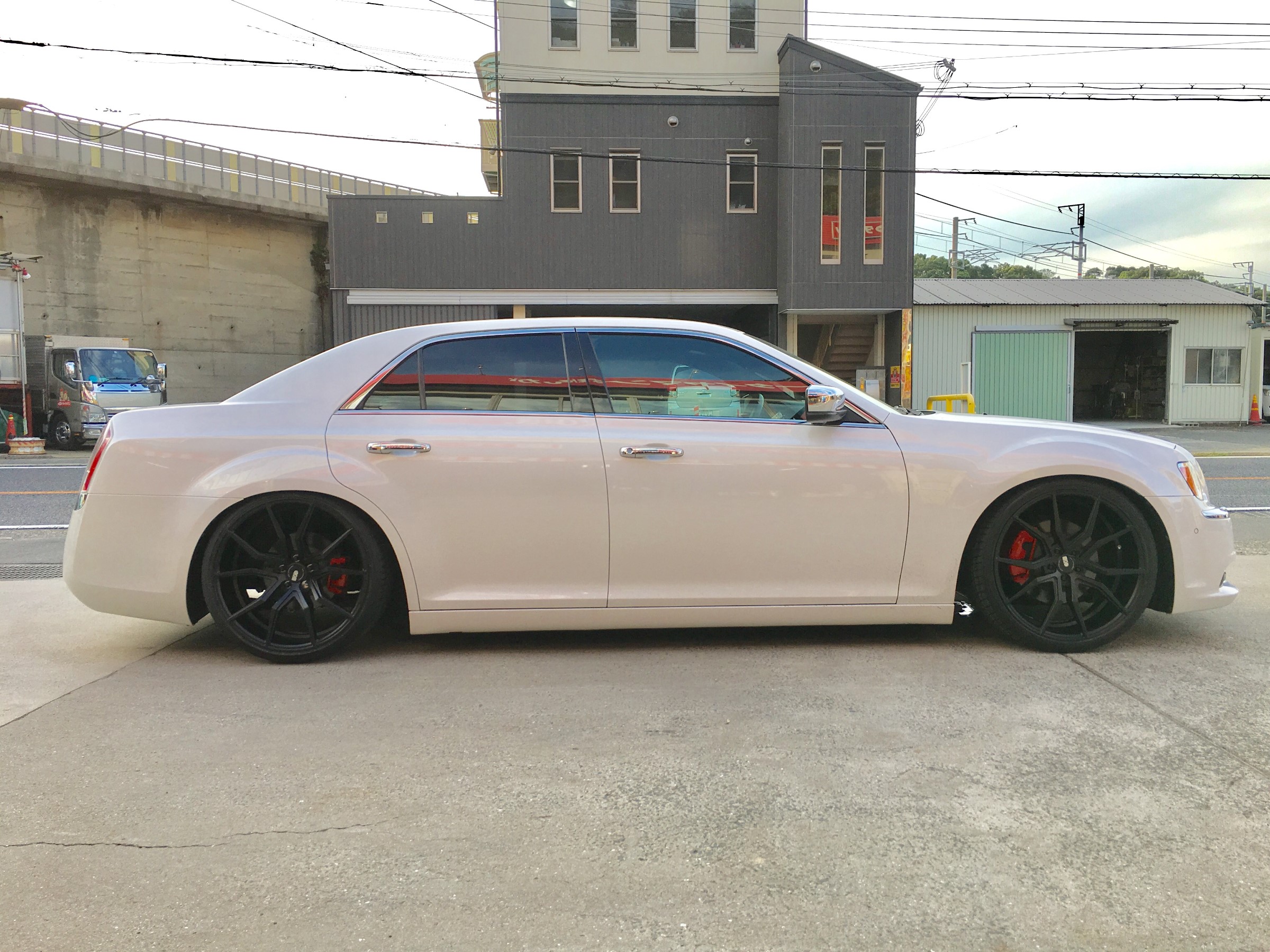 M様 クライスラー300C | その他 | 商品情報 | ミスタータイヤマン
