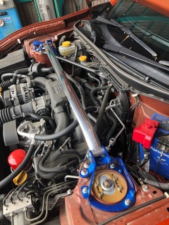 ストラットタワーバー取付 店長の日記 ミスタータイヤマン 藤枝東店 静岡県のタイヤ カー用品ショップ ブリヂストンのタイヤ専門店