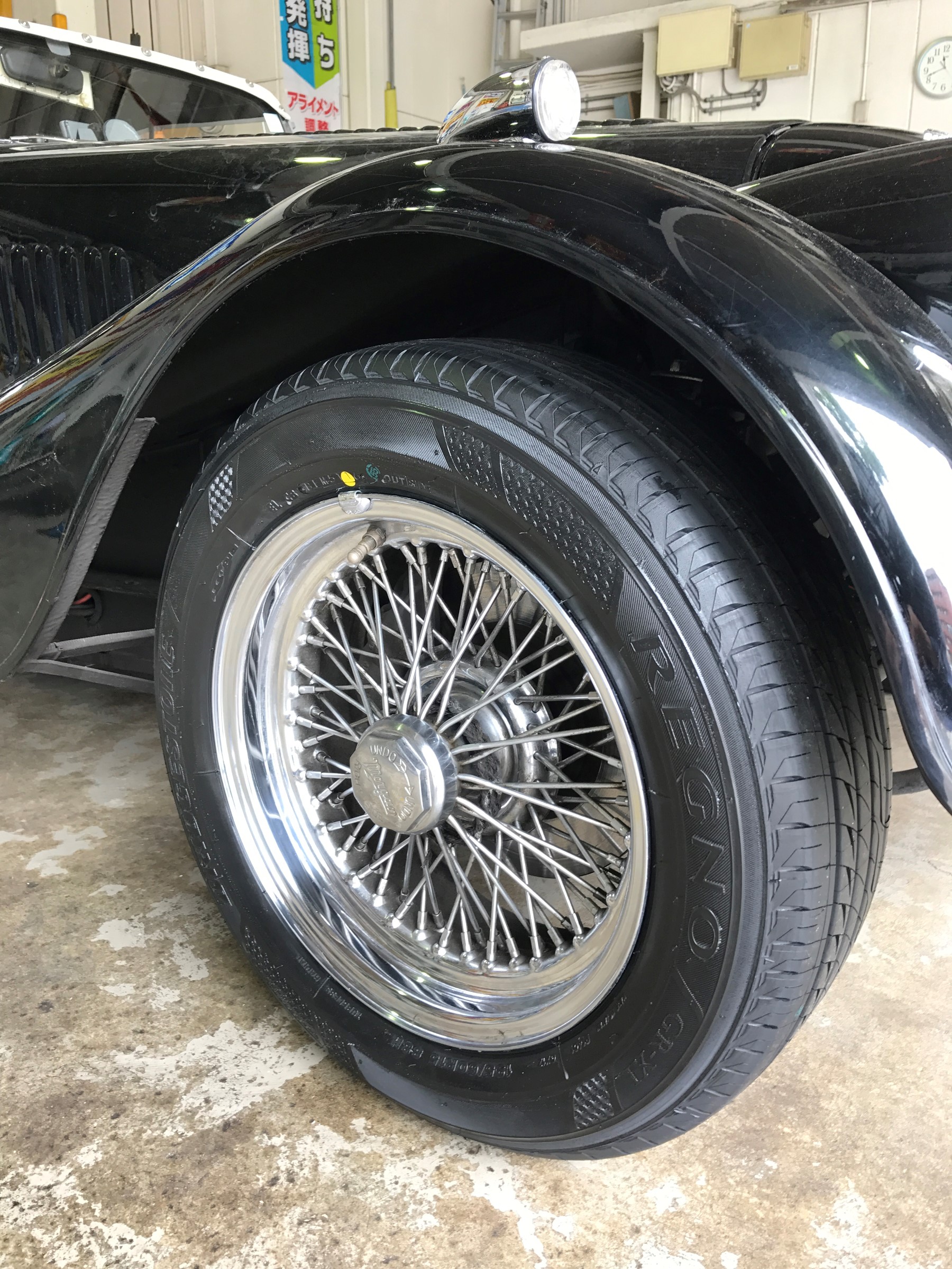 タイヤはREGNO ＧＲＸＩ　195/60Ｒ15