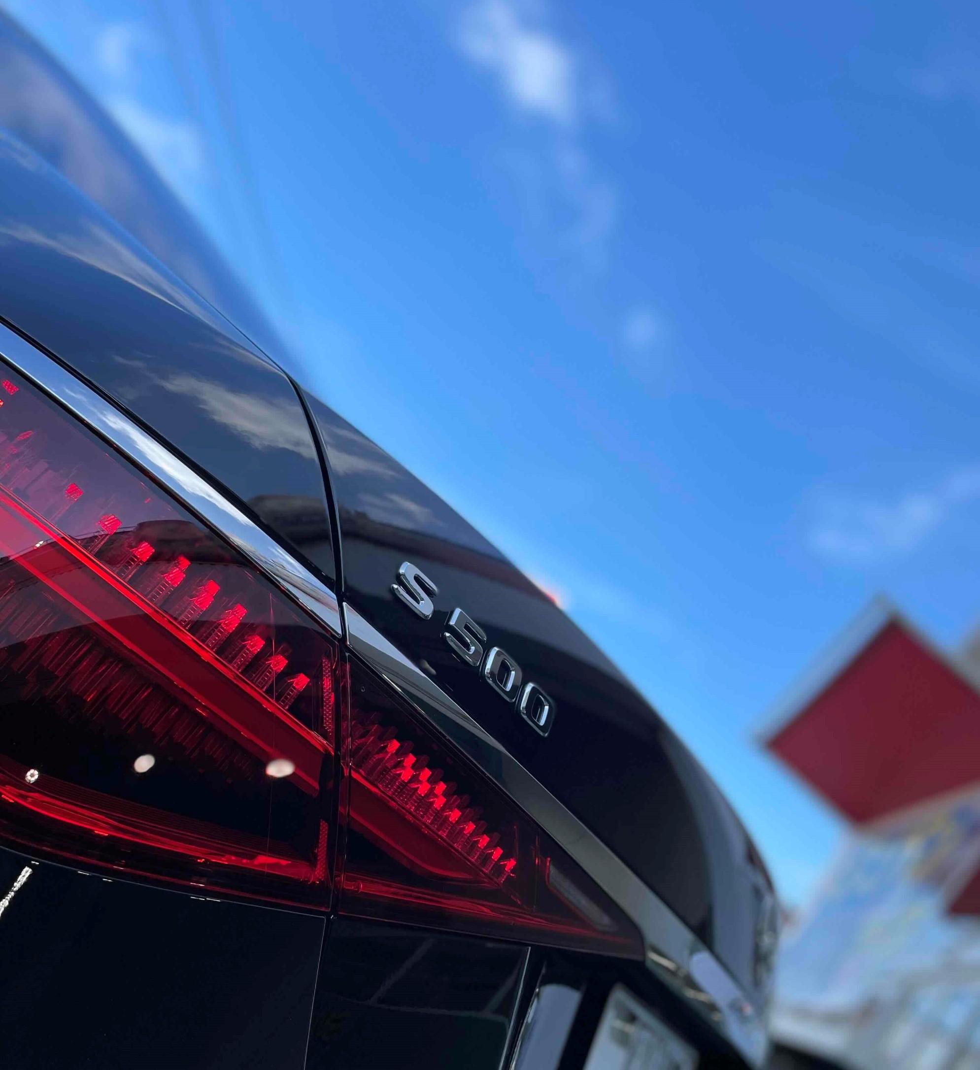 世界的メーカーの一角、メルセデスベンツの新車装着タイヤ交換