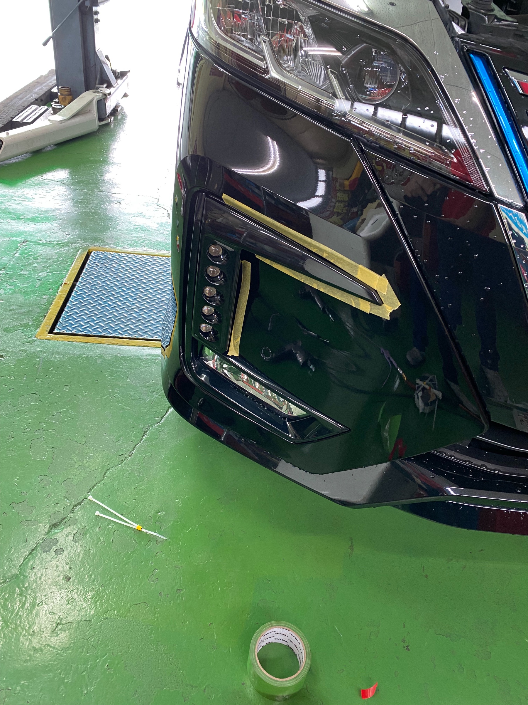 C27セレナ デイライト取り付け 日産 セレナ その他 スタッフ日記 ミスタータイヤマン しばやま 茨城県のタイヤ カー用品ショップ ブリヂストンのタイヤ専門店
