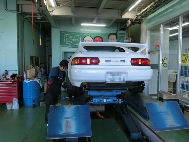 MR2さんタイヤ交換。 | トヨタ MR2 タイヤ タイヤ・ホイール関連
