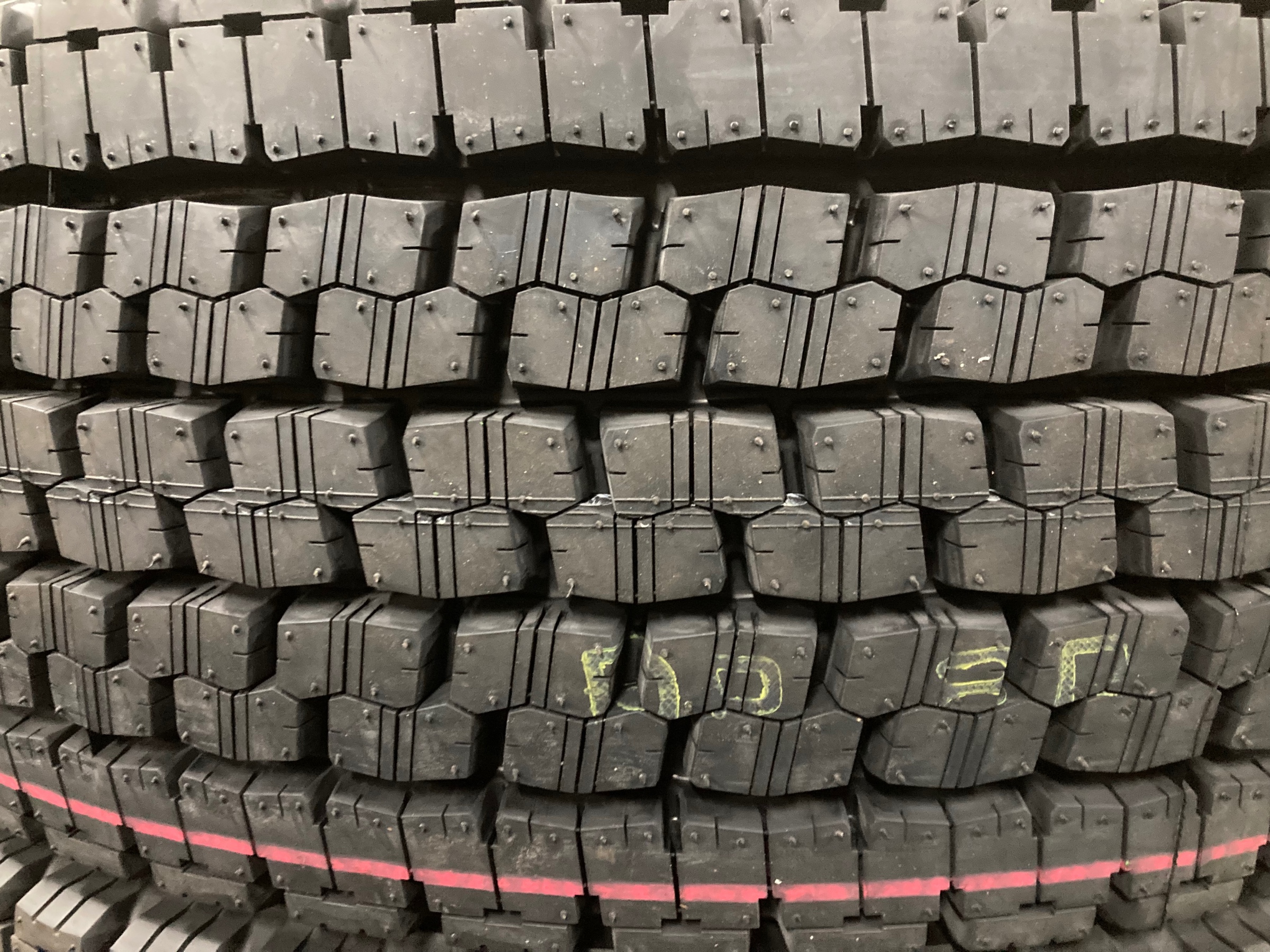 新商品スタッドレスタイヤ W999(トラック用) | スタッフ日記