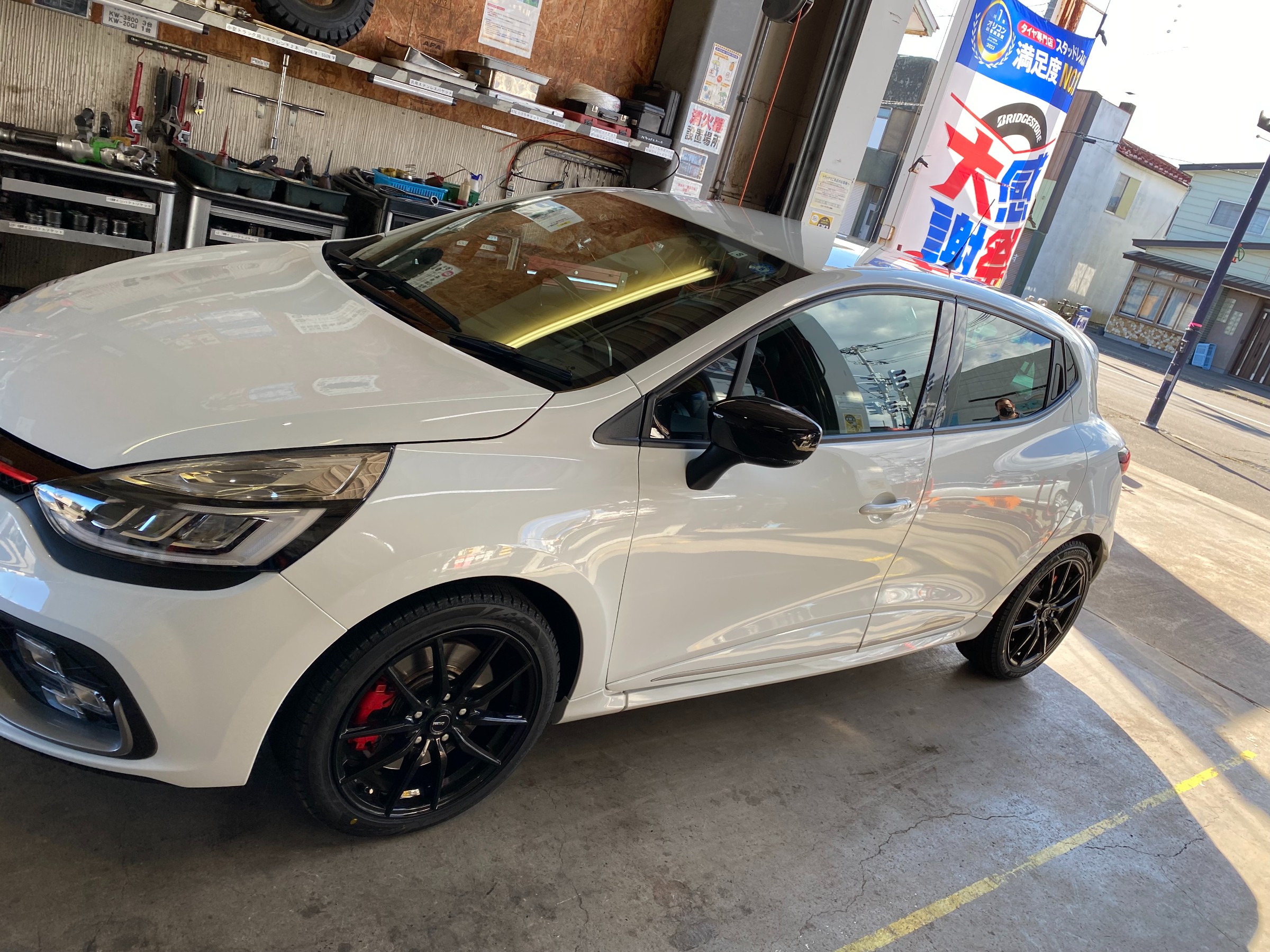 ルノースポールさん、ブリザックVRX3装着 クロスチェンジ編 | ルノー